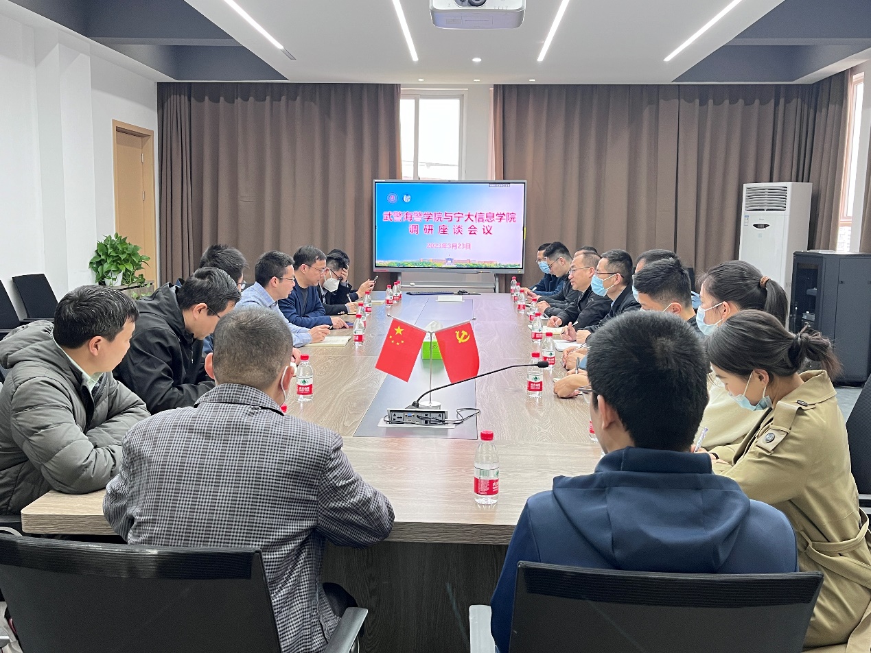 会议室里的人们描述已自动生成